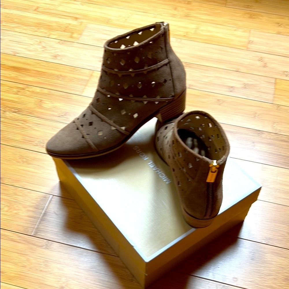 Michael Kors suede booties - Picture 2 of 8